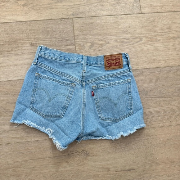 Levi’s 501 Denim Cut Off Shorts - Picture 3 of 3